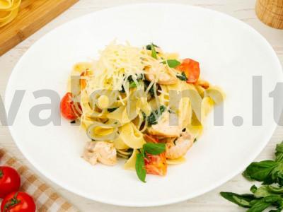 Fettuccini makaronai su lašiša, špinatais ir vyšniniais pomidorais Žingsnis 7