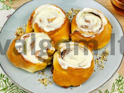 Cinnabons su avietėmis pagrindine nuotrauka