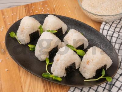 Onigiri su konservuota rausvąja lašiša Žingsnis 5