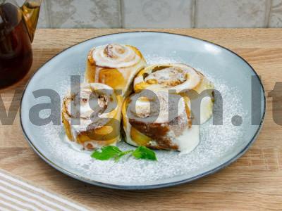 Cinnabon su konservuotais mangais. pagrindine nuotrauka