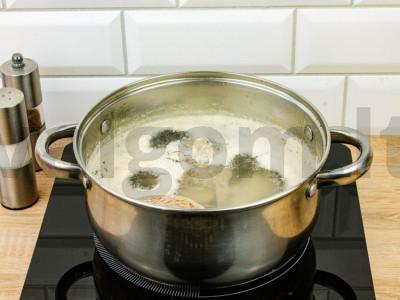 Naminiai kalakutų šlaunelių cholodetai Žingsnis 2