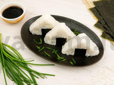 Onigiri su konservuotu tunu Žingsnis 6