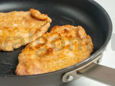 Susmulkinkite džiovintą česnaką. Žingsnis 4