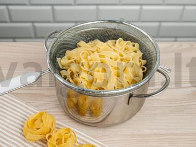 Fettuccini makaronai su lašiša ir grybais Žingsnis 2