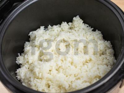 Ryžiai onigiri multicooker keptuvėje Žingsnis 1