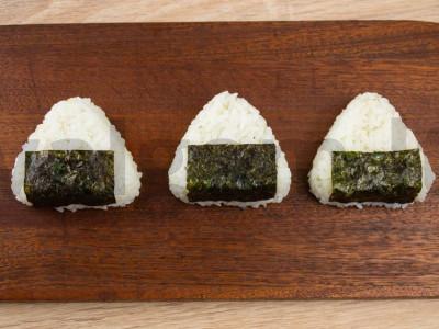 Onigiri multicooker keptuvėje su jūros dumbliais ir agurkais Žingsnis 2