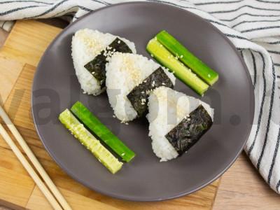 Onigiri multicooker keptuvėje su jūros dumbliais ir agurkais Žingsnis 3