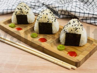 Onigiri su lašiša ir agurkais Žingsnis 3