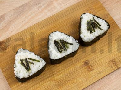 Onigiri su lašiša ir avokadu Žingsnis 2