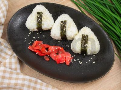 Onigiri su raudona žuvimi Žingsnis 3