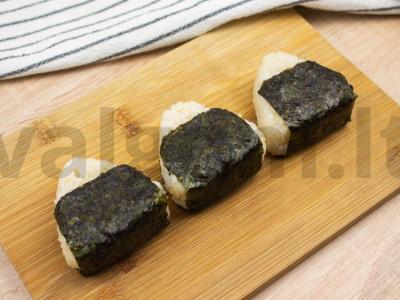 Onigiri su krabų lazdelėmis Žingsnis 3