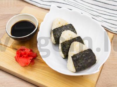 Onigiri su krabų lazdelėmis Žingsnis 4