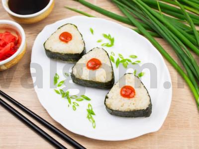 Onigiri su krabų lazdelėmis ir varškės sūriu Žingsnis 4