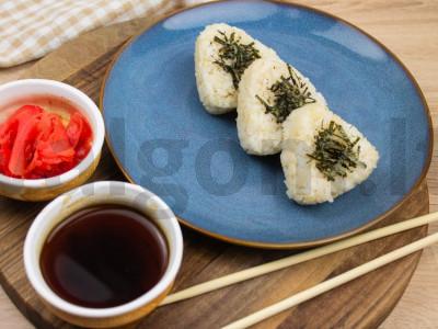 Onigiri su marinuotais agurkais Žingsnis 4