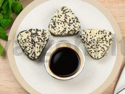 Onigiri su šviežiais agurkais ir mėtomis Žingsnis 4