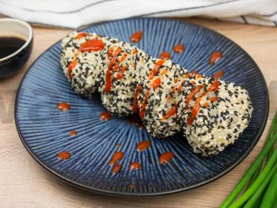 Onigiri su rūkyta rausvąja lašiša ir žaliaisiais svogūnais Žingsnis 4