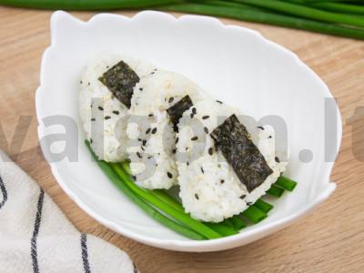 Onigiri su menke ir svogūnais Žingsnis 3