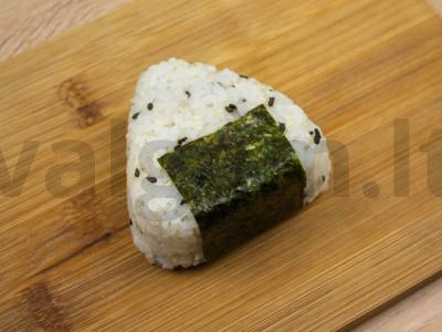 Onigiri su menkės kepenėlėmis, bazilikais ir kalendromis Žingsnis 2