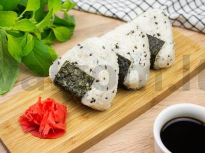 Onigiri su menkės kepenėlėmis, bazilikais ir kalendromis Žingsnis 3