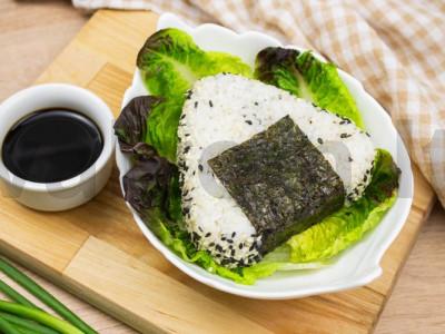 Onigiri su keptais svogūnais Žingsnis 3