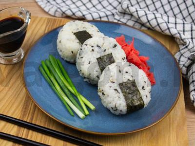 Onigiri su šiltomis paprikomis Žingsnis 3