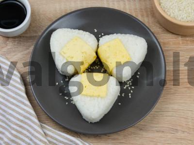 Onigiri omlete pagrindine nuotrauka