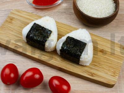 Onigiri su vyšniniais pomidorais ir varškės sūriu Žingsnis 3