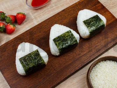 Onigiri su braškėmis ir varškės sūriu Žingsnis 1