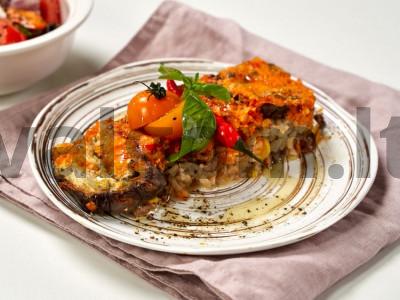 Moussaka lėtoje viryklėje pagrindine nuotrauka