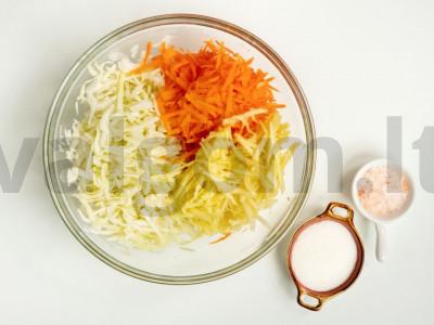 Rauginti kopūstai su svarainiais Žingsnis 1