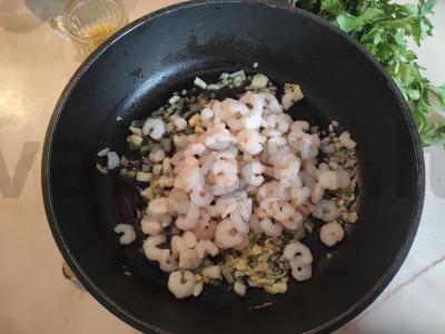 "Caprese" su fettuccini makaronais. Žingsnis 1