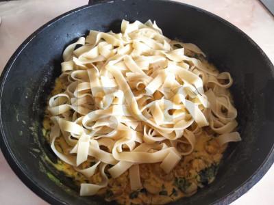 "Caprese" su fettuccini makaronais. Žingsnis 2