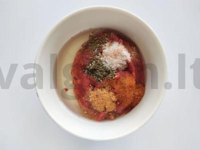 Aromatinga ir švelni vištienos krūtinėlė pomidorų padaže Žingsnis 1