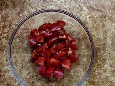Salotos su pomidorais ir keptais baklažanais Žingsnis 2