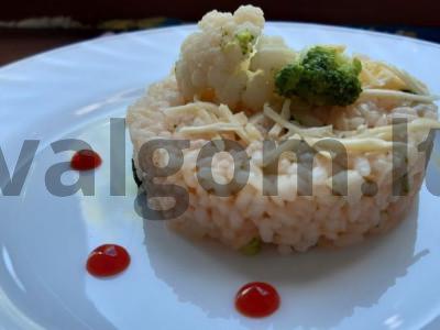 Risotto su daržovių mišiniu ir parmezanu pagrindine nuotrauka