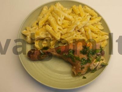 Sultinga vištiena su makaronais pagrindine nuotrauka