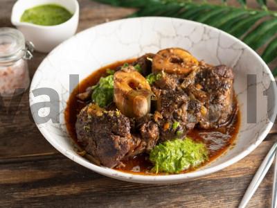 Ossobuco su keptomis daržovėmis ir gremolata pagrindine nuotrauka