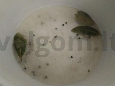 Marinuota skumbrė aromatiniame sūryme Žingsnis 1