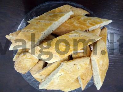 Pumpernickels su cinamonu ir riešutais pagrindine nuotrauka