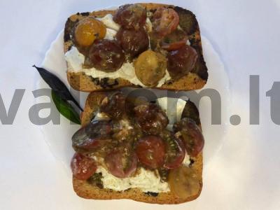 Ciabatta su Caprese ir burrata sūriu pagrindine nuotrauka