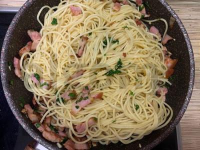 Klasikinis makaronų carbonara su šonine ir grietinėle receptas Žingsnis 3