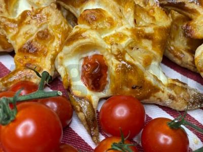 Mozzarella ir pomidorų suktinukai pagrindine nuotrauka