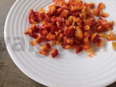 Suktinukai su brynza, raudonaisiais pipirais ir pomidorais Žingsnis 1