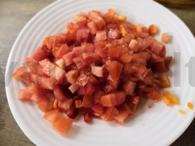 Suktinukai su brynza, raudonaisiais pipirais ir pomidorais Žingsnis 2