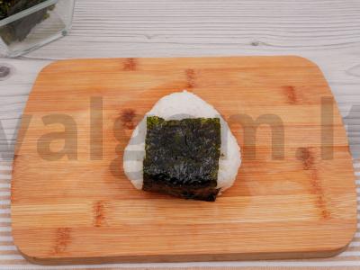 Klasikinis Onigiri receptas Žingsnis 5