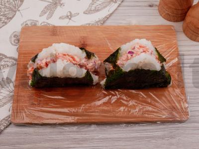 Onigiri su rūkyta rausvąja lašiša Žingsnis 7