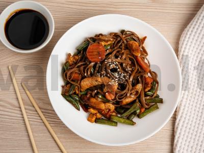 Soba su kiauliena ir daržovių mišiniu Unagi padaže Žingsnis 6