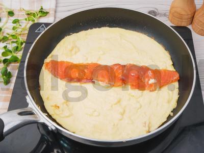 Omletas su lašiša ir varškės sūriu Žingsnis 3