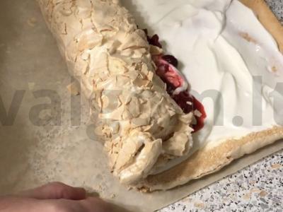 Meringue ritinys šventiniam stalui Žingsnis 4