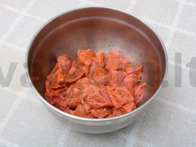 Salsa pico de gallo su moliūgais ir mėsa ant iešmelių Žingsnis 1
